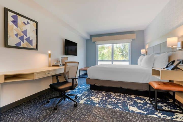 Room 9 of 24