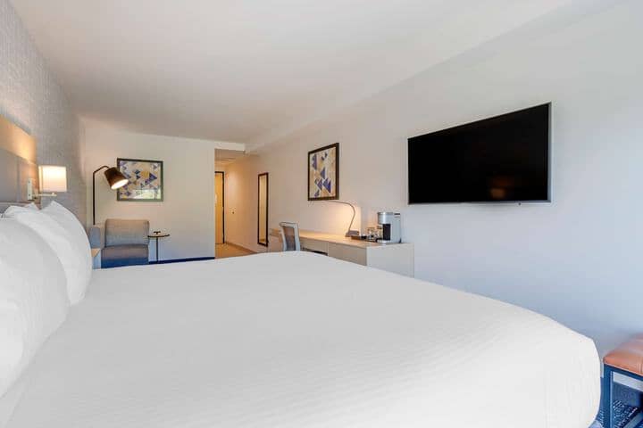 Room 11 of 24
